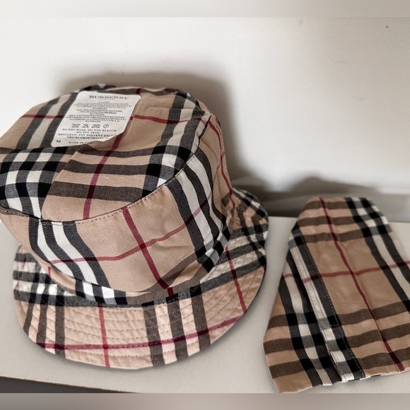 Burberry Reversible Black and Beige Bucket Hat Medium - Picture 2 of 6
